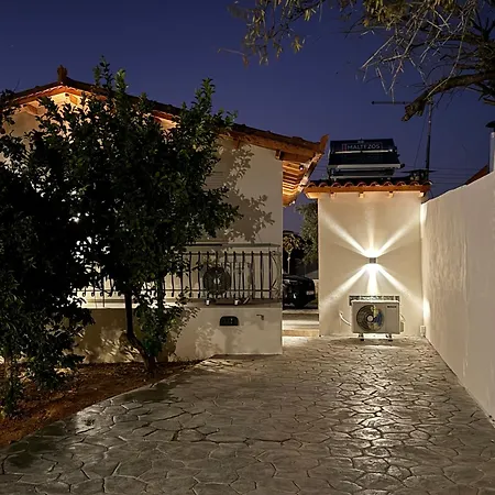 Secret Garden Airport-beach 300m From Famous Davis Apartment Artemida (Attica)